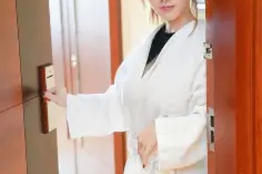 618晚会“假唱”争议：陈哲远转发自己假唱微博腾格尔、鞠婧祎让人意外